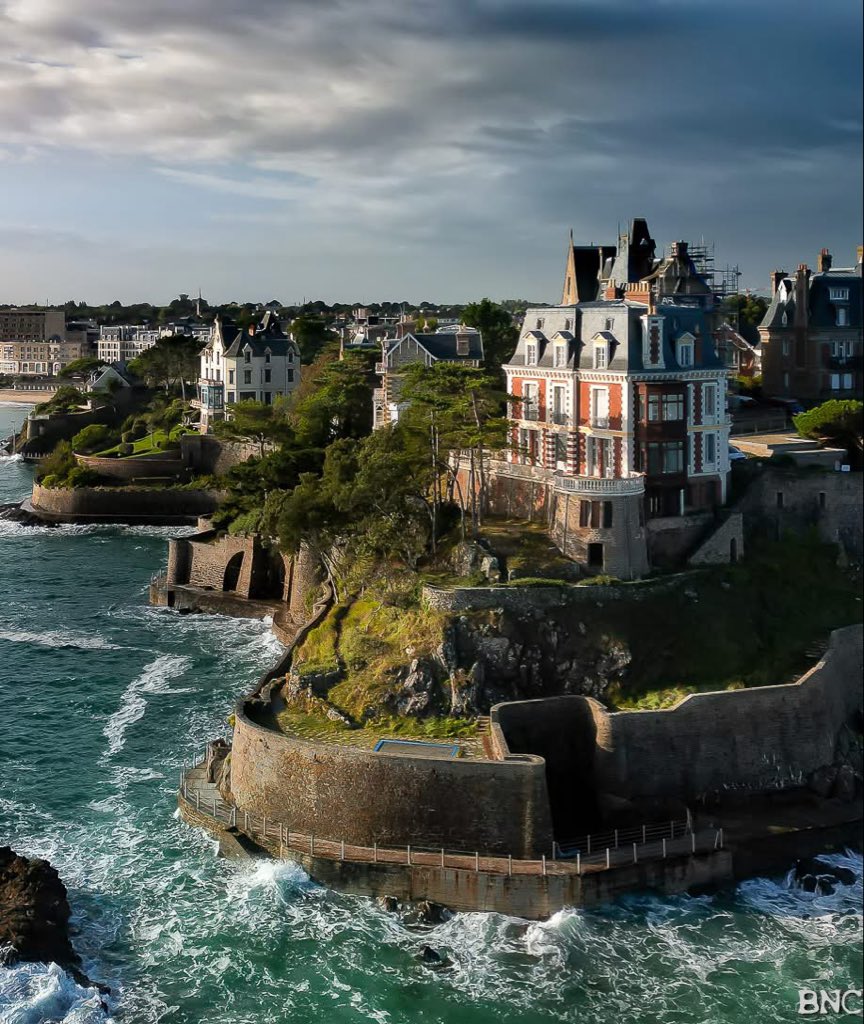 veritebeaute's tweet photo. Dinard, intempérie https://t.co/K5XhXtdeCr