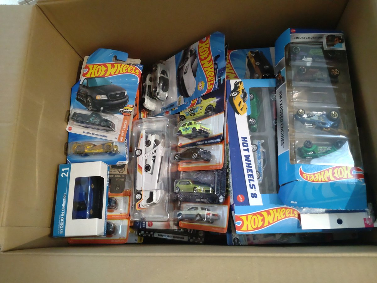 本日の所沢航空公園フリマ、雨っぽいので参加は取りやめました。
次回何処かのフリマへ参加持します。
常総フリマに出店したいけど、出店される方々のレベル高いんだよなぁ、買う立場としては最高なんだけど。
＃所沢市民フェスティバル 
＃航空公園
＃ホットウィール
＃マッチボックス