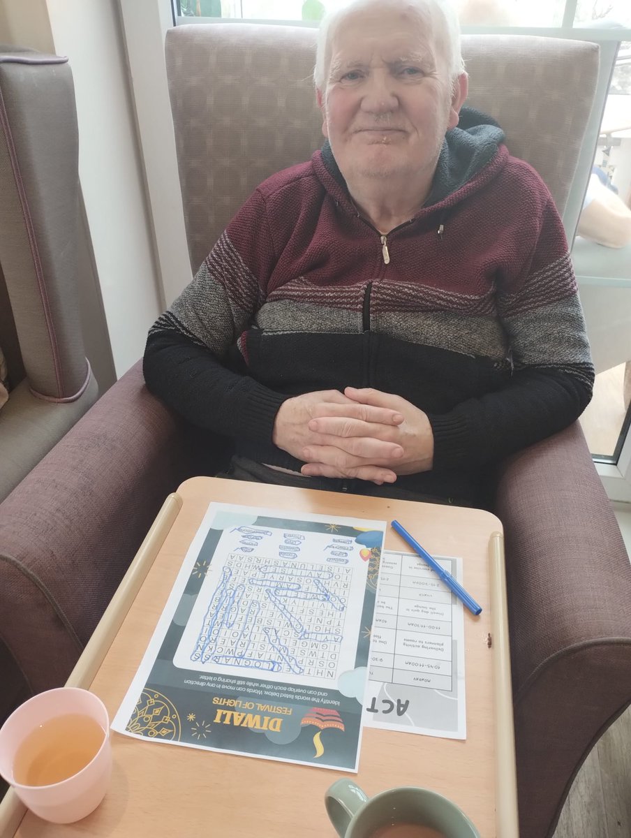 RedmountResHome's tweet image. We have had a busy week at Redmount, with a therapy dog visit, playing spot the difference, indoor bowling an a sensory guessing game. What a week! #FunAndGames #BusyWeek #WhatsOn