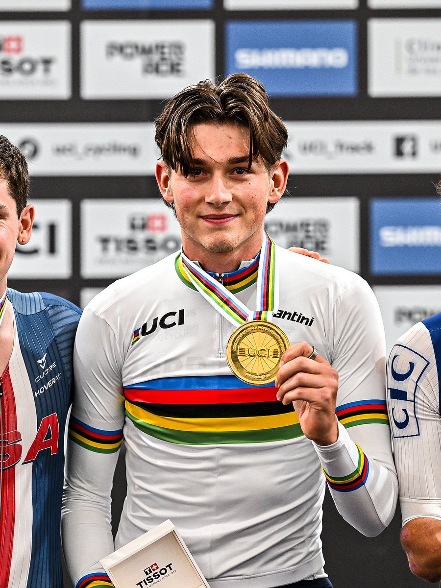 After missing a medal at the 2024 Olympics due to a puncture, following a missed World Championship medal last year, and after suffering a hard crash at this year’s Giro d’Italia that destroyed the whole second half of his season, this feels so beautiful. Chapeau Josh Tarling,