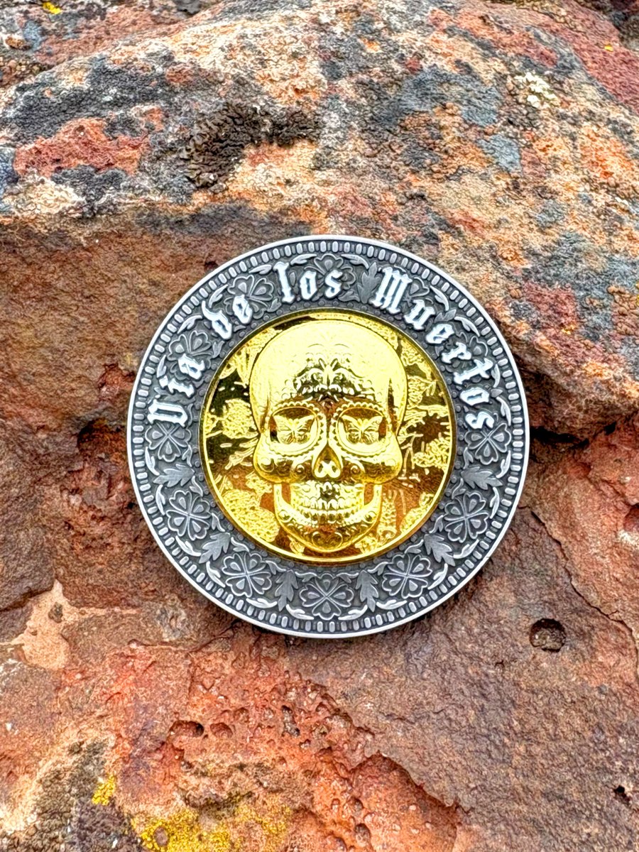 💐 Día de los Muertos, The Day of the Dead, is a festive way to celebrate those we've lost. 🎊

The Limited Edition Día de los Muertos Geocoin lets their spirits live on as it travels from cache to cache.

tinyurl.com/mupaacw9

#DayOfTheDead #RememberingLovedOnes #Geocaching