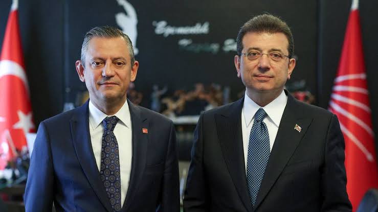 Ah be Ekrem İmamoğlu ah be Özgür Özel, malum kişileri öyle bir hezimete uğrattınız ki pkk ile ittifak yapmak zorunda kaldılar.
Ama durmak yok ve yola devam.
İlk seçimde yerle yeksan edeceğiz bunları.