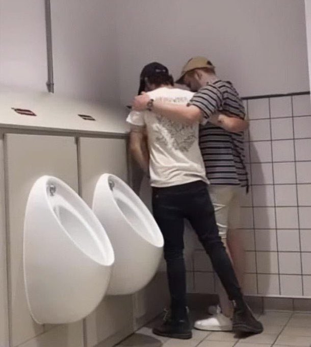 DomInternweb3's tweet image. What I see when the BD manager is taking a session on how to pitch clients: