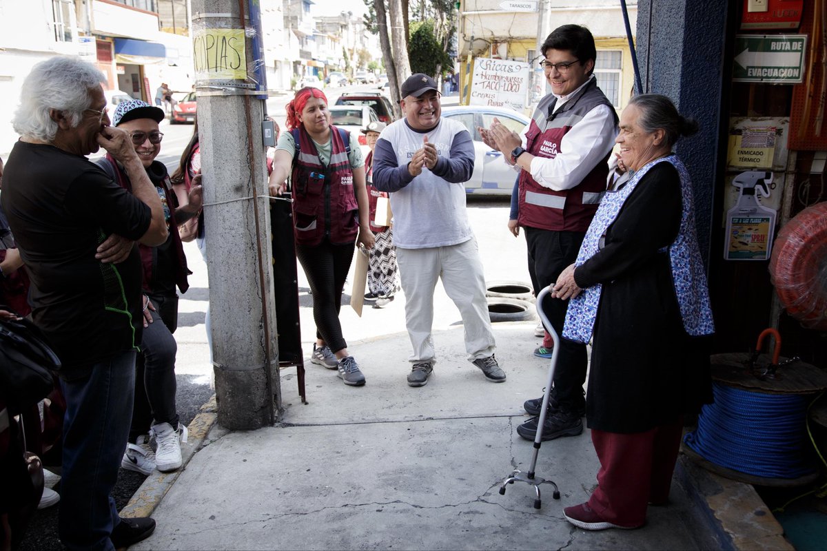 Paulogarciag's tweet photo. Viernes en las calles de Coyoacán!
Recorrimos Ajusco Huayamilpas con mi amigo y dirigente Édgar Reyes. Una colonia que se construyó a punta de organización y resistencia y que como todo Coyoacán demanda la atención de los servicios más elementales.

Seguimos sembrando esperanza con trabajo desde las calles !