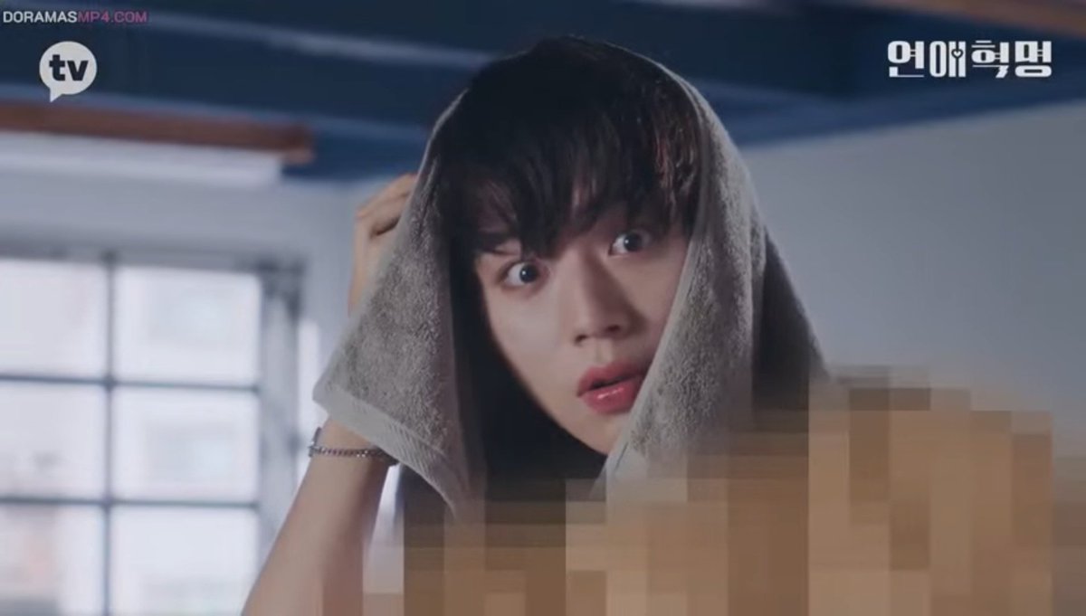 iiforjihoon's tweet image. Esperaba todo menos esto JAJAJAJAJAJAJJAJA Joo young cómo sales así de la ducha? No supero su cara 😂

#LoveRevolution #LoveRevolutionEp19