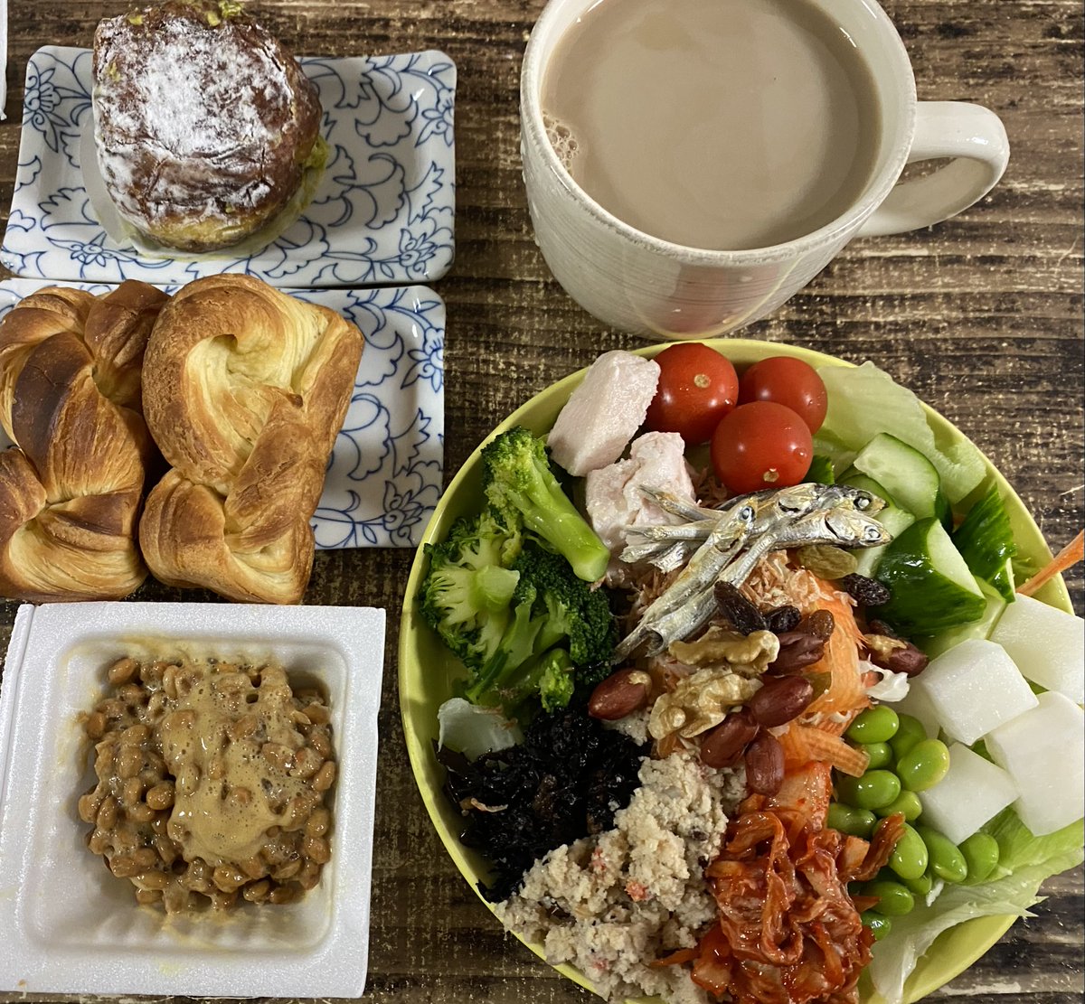 今朝の朝食！오늘의 조식
今朝は雨の模様ですね！気温がだいぶ下がりましたね！10月も残りわずかです！今日もほどほどに頑張りましょうね！😌🐰🥦🥕