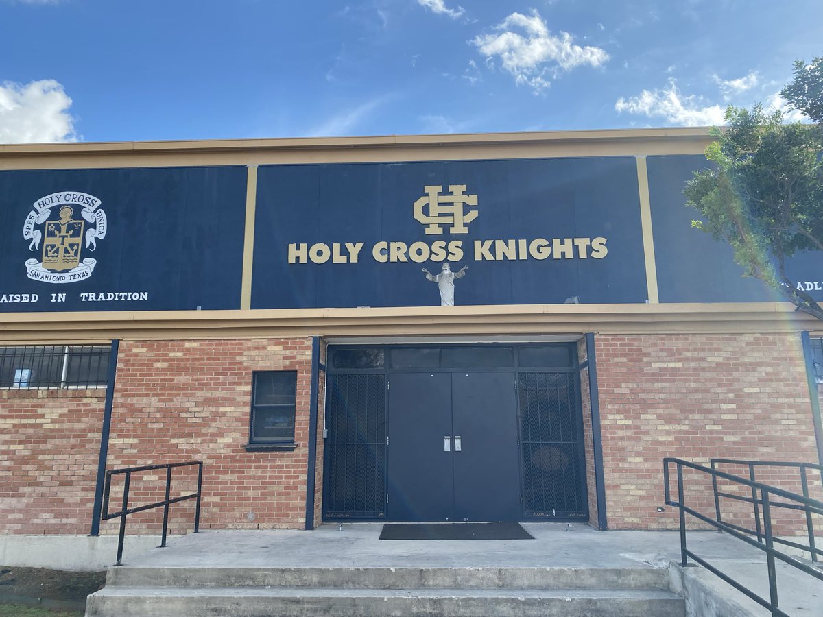 Friday Night Lights 🏈from San Antonio the Holy Cross Knights vs John Paul II Guardians of Schertz, TX A TAPPS District match. Live Stream 7pm at texassportsproductions.com 81 degrees at Kickoff.