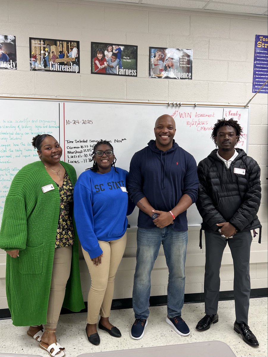 terrance_tuck's tweet image. Thank God for another opportunity to pour into the youth! 🙌🏽
Today, The Tuck Project had the privilege of connecting with some amazing students at Calhoun County High School. Our session focused on transferable skills, discovering their “why!” #TuckProject #VR