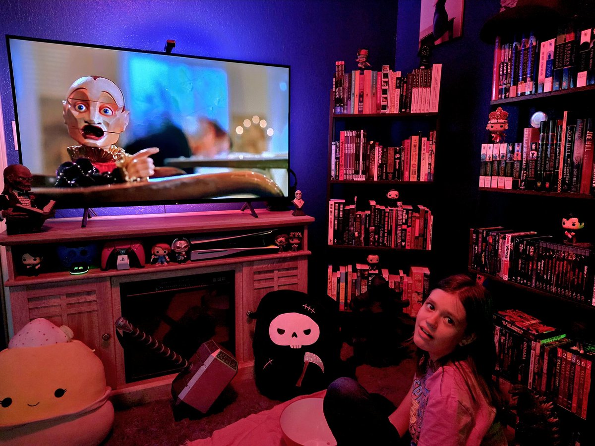 ManWithPez's tweet image. Oh, we're havin' a ball!
#PuppetMaster
#MutantFam
