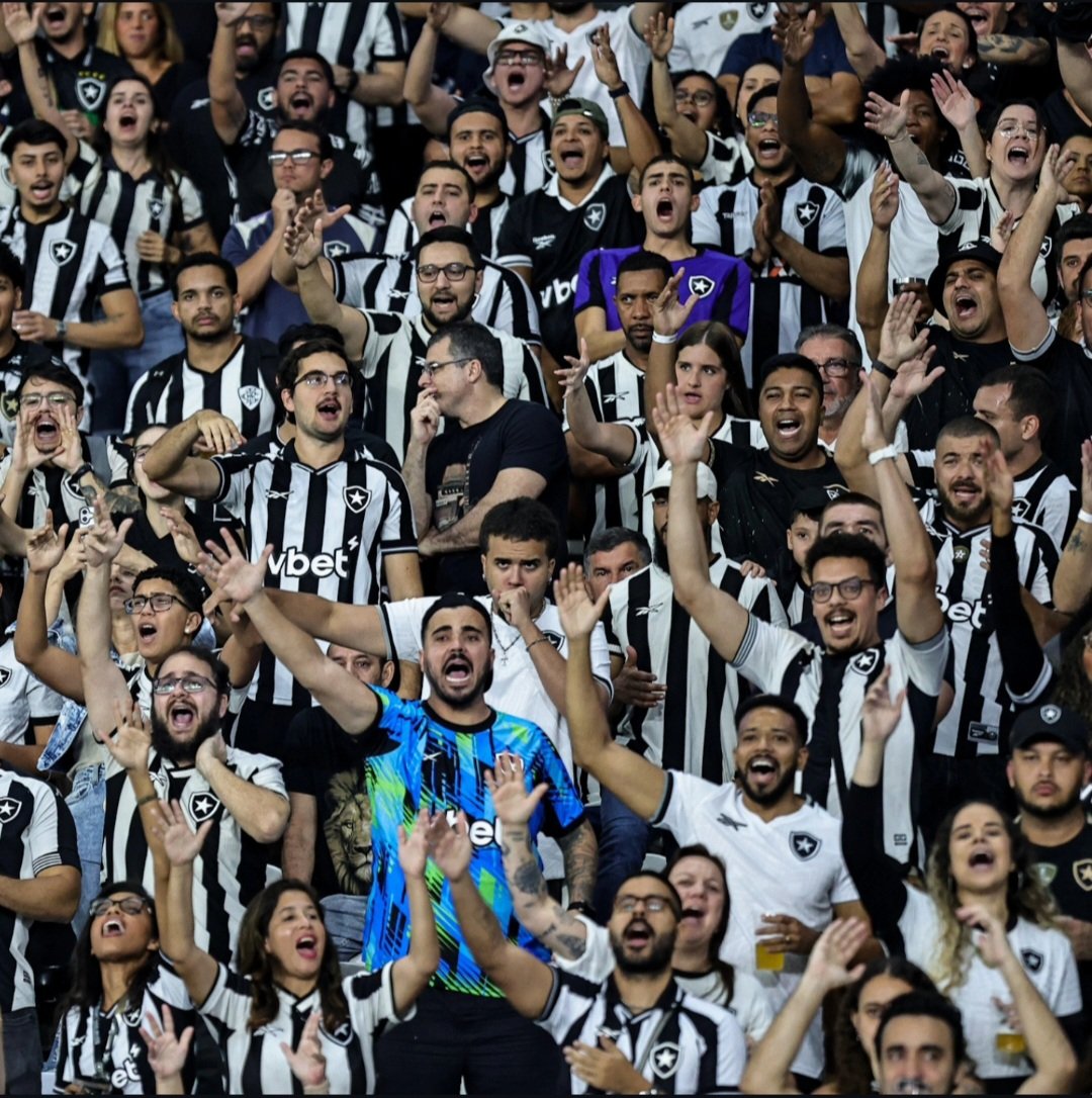 DOMINGO É DIA DE LUTAR POR MAIS TRÊS PONTOS NA NOSSA CASA! ⚔️🏟️ #VamosBOTAFOGO

🎫 Ingressos disponíveis em botafogo.com.br/ingresso!

📸 Arthur Barreto / BFR