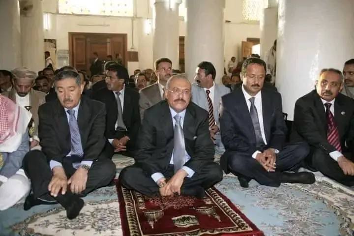 .

.
.

  اشتاق لك شوق العراق لأيام صدام 
   واحبكك حب الإمارات للشيخ زايد
      رحمه الله تغشاكم الزعيــــــم علــــــــي عبـــــــــدالله صــــــالح ورجل الإقتصاد    عبـــــــــدالعزيز عبد الغني