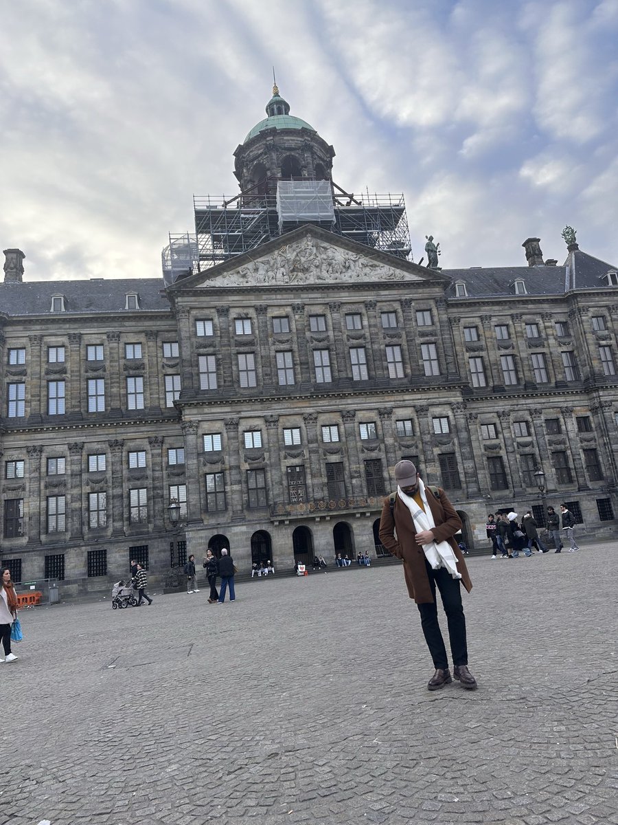 Bazen iyileşmek istemeyiz
Çünkü acı,
Kaybettiğimiz  şeyle olan
Son bağımızdır…

    youtu.be/jZdLu_hZPfI?si…