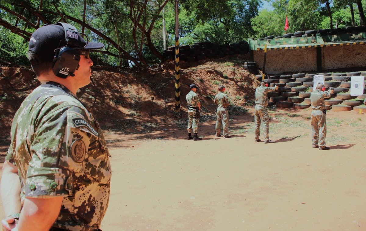 py_rep's tweet image. Personal del Regimiento Escolta Presidencial; durante la presente semana cooperó con el Curso de Comandos Anfibios, a través del desarrollo de las instrucciones de 1º Anillo, Caravanas y Tiro de Combate.
