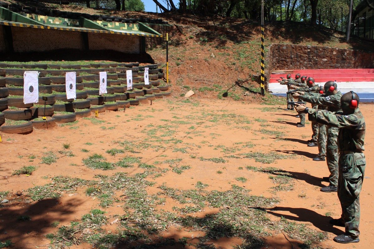 py_rep's tweet image. Personal del Regimiento Escolta Presidencial; durante la presente semana cooperó con el Curso de Comandos Anfibios, a través del desarrollo de las instrucciones de 1º Anillo, Caravanas y Tiro de Combate.