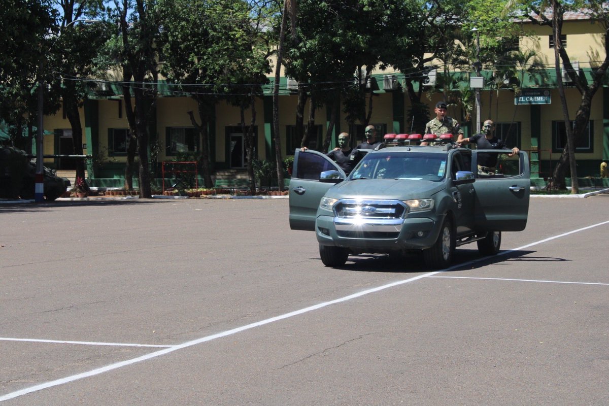 py_rep's tweet image. Personal del Regimiento Escolta Presidencial; durante la presente semana cooperó con el Curso de Comandos Anfibios, a través del desarrollo de las instrucciones de 1º Anillo, Caravanas y Tiro de Combate.