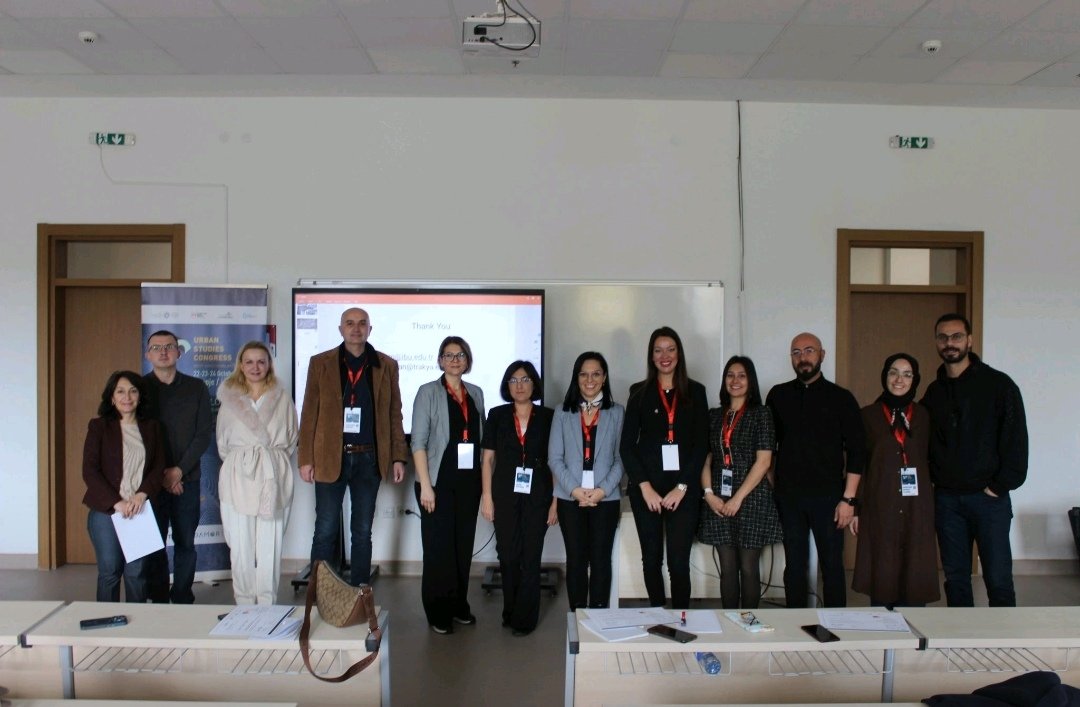 sevooocum's tweet photo. 10. Kent Araştırmaları Kongresi’nde "Urban Diplomacy and Toponymic Gift-Giving in Çanakkale" başlıklı bildirimizle kentsel adları kentsel diplomasi, toponimik hediyeleşme ve kardeş kentler bağlamında tartışma fırsatı bulduk. https://t.co/CyCkAI0OKU