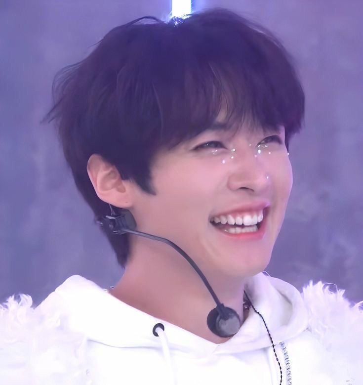 sisyphvsishere's tweet photo. happy birthday to the most devastating boy with the most contagious smile I’ve ever seen <3 https://t.co/MhMfMdmD5E