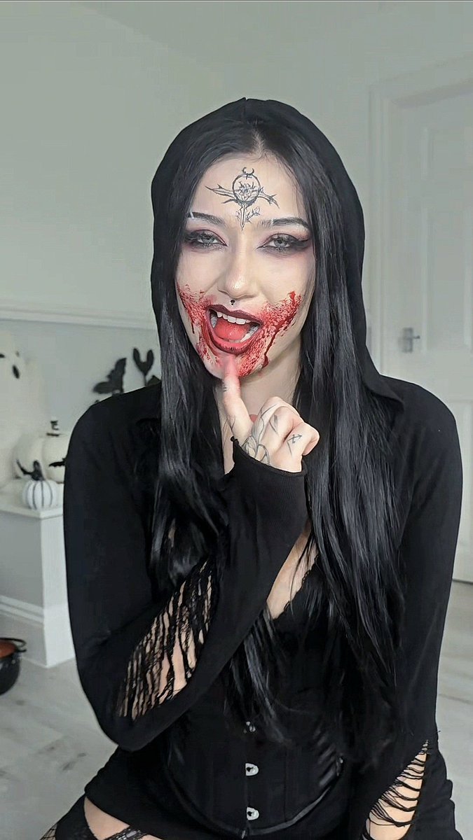 New cosplay over on Tiktok!
Its a funny transition trend also 🤭
🦇 vm.tiktok.com/ZNdcNCMN8/ 🦇