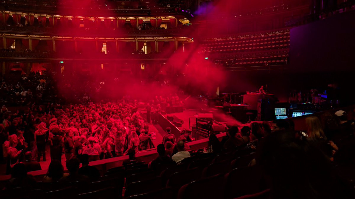 lucinda.macpherson tweet media