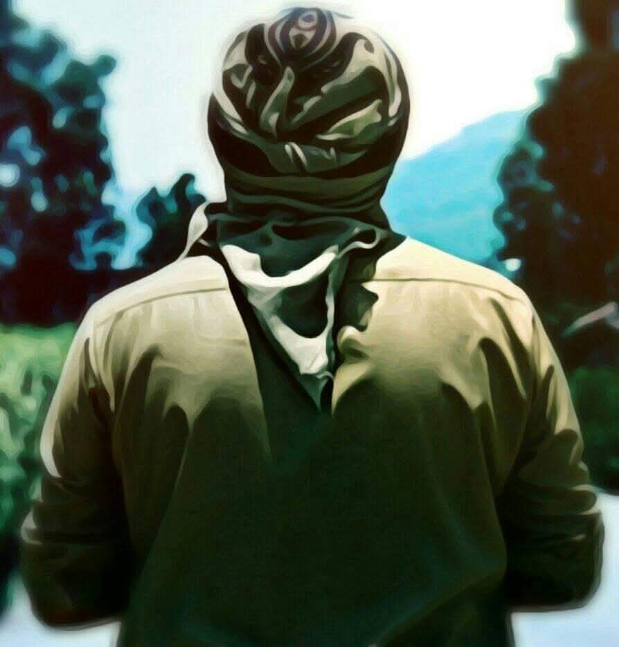 الصداقات الالكترونية أو الوهمية
قد يعتبرها البعض باهتة أو زائفة أو كذب متبادل لكن  بمنظور آخر
هي خليط من الثقافات الممزوج بريح الورد إحساس روحي
قد تكون عميقة لدرجة الخوف من الفقدان المفاجئ
تلك الحروف الواردة من خلف الشاشة
قد تكون أصدق من عيون تكذب.وهي تنظر إليك بكل وقاحة