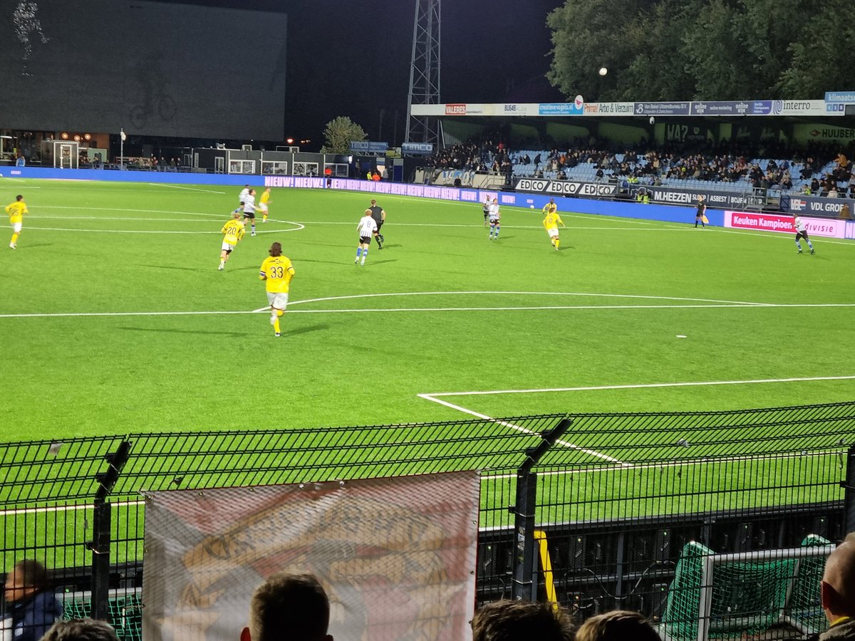 Rust in Eindhoven. Met voetbal heeft het weinig te maken wat beide ploegen laten zien. Een wedstrijd van abominabel niveau. Meer valt hier echt niet over te melden.  #fcevvv