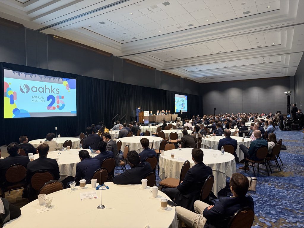CamLedfordMD's tweet image. Just an absolutely packed @AAHKS Resident #Arthroplasty course 2025…world-class faculty, all the hot topics, and &amp;gt;160 #ortho residents! The future is bright!

@AAHKS_YAG @bethgausdenmd @MayoFLOrtho @DukeOrtho