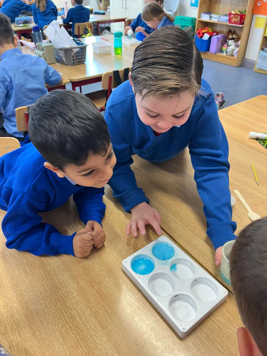 Halloween Science in 1st Class. 🪄✨🧪