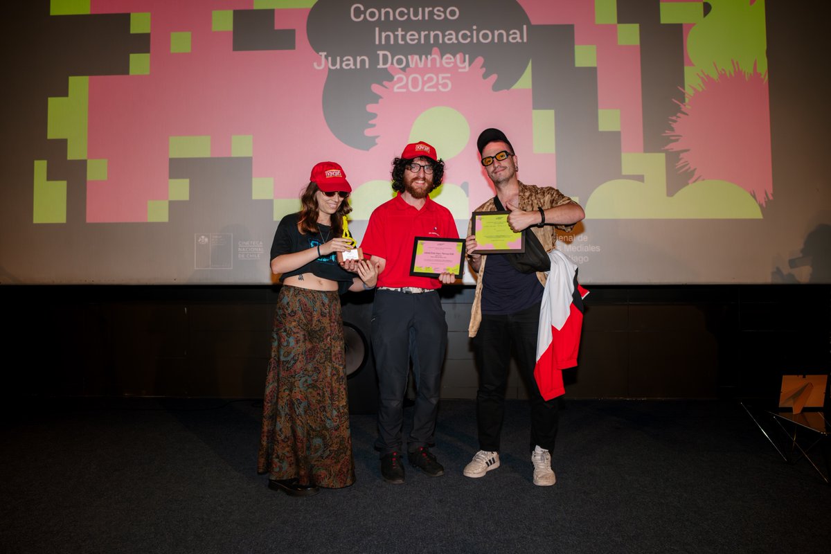 Este miércoles tuvimos la oportunidad de presentar un visionado de las obras seleccionadas en el Concurso Internacional de Artes Mediales y Audiovisuales Juan Downey. Posteriormente dimos a conocer los ganadores de la edición 2025 del premio.

​📷​Daniela Canales