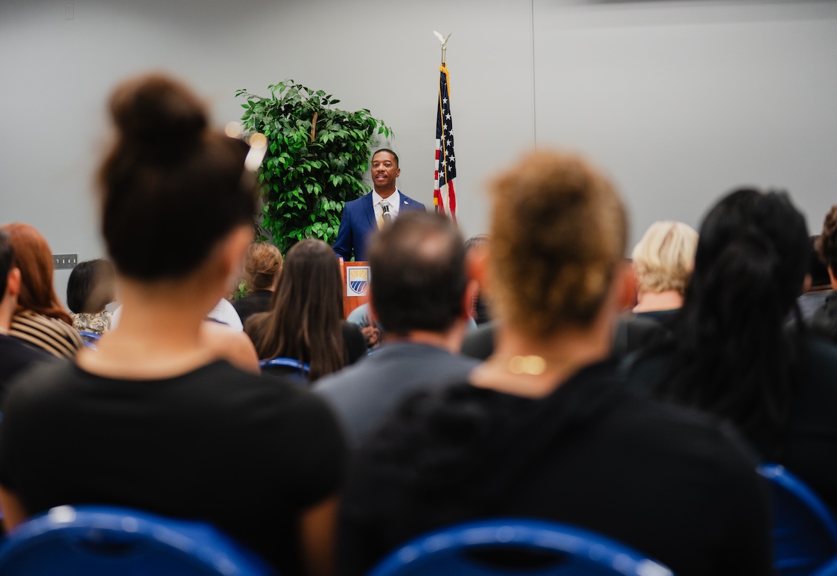CSUBakersfield's tweet photo. Earlier this month, #CSUB held the Gandhi Interfaith Symposium β Nexus of Faith and Business. It focused on intersection of faith and business, with a panel discussion exploring how spirituality and faith can positively impact a career, particularly for future business leaders. https://t.co/7xVHDjXS9P