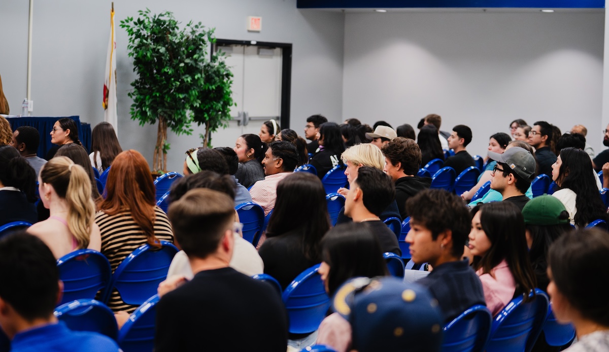 CSUBakersfield's tweet photo. Earlier this month, #CSUB held the Gandhi Interfaith Symposium β Nexus of Faith and Business. It focused on intersection of faith and business, with a panel discussion exploring how spirituality and faith can positively impact a career, particularly for future business leaders. https://t.co/7xVHDjXS9P