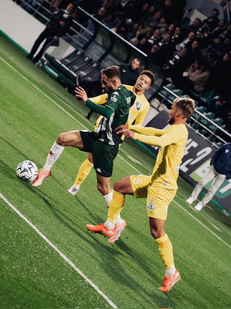 L2Actu_'s tweet photo. Dans le feu de l'action #REDGF38 👀🔥

📸 @33nejota pour @L2Actu_ https://t.co/xToxEbUWmV