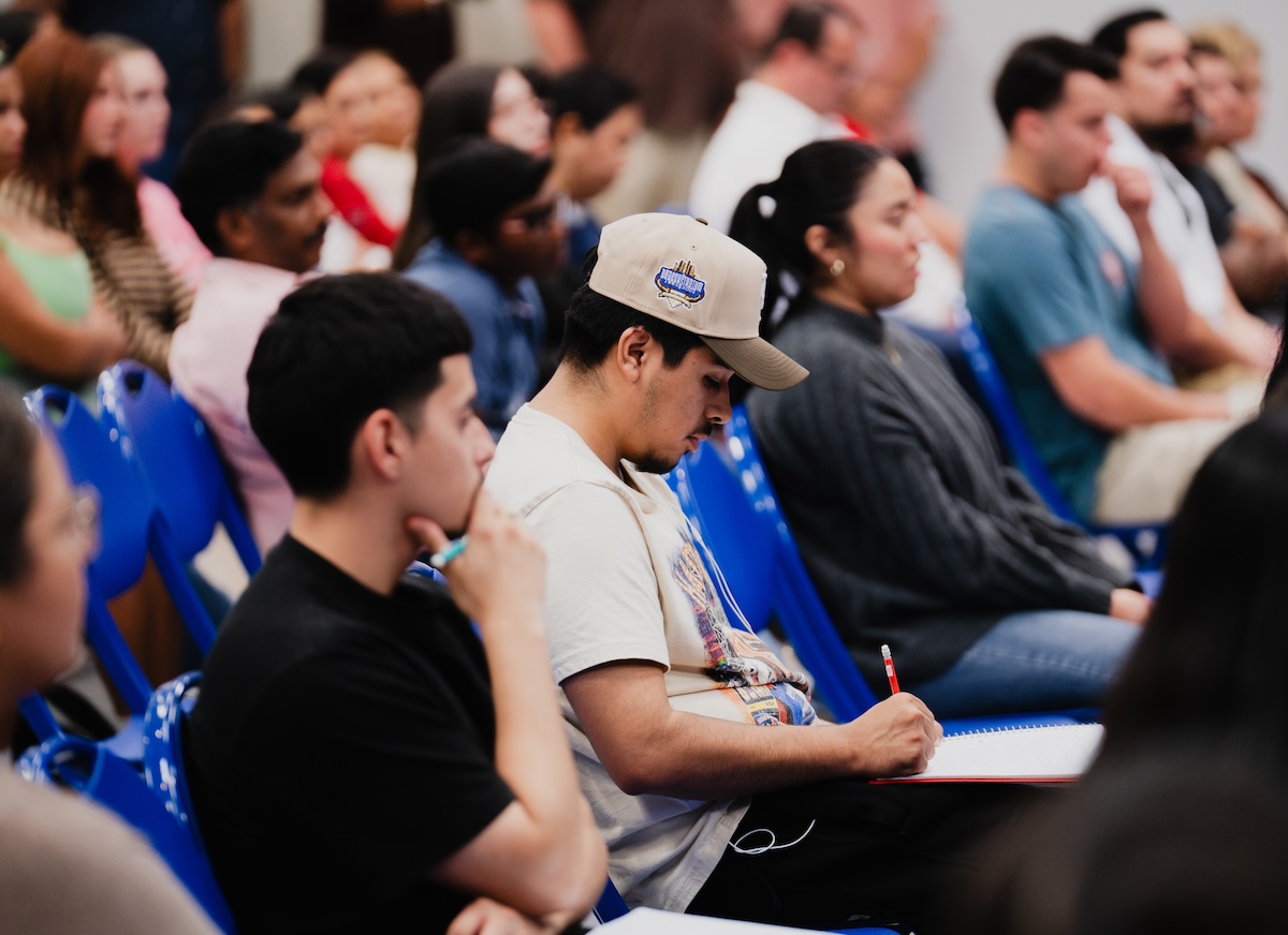 CSUBakersfield's tweet photo. Earlier this month, #CSUB held the Gandhi Interfaith Symposium β Nexus of Faith and Business. It focused on intersection of faith and business, with a panel discussion exploring how spirituality and faith can positively impact a career, particularly for future business leaders. https://t.co/7xVHDjXS9P