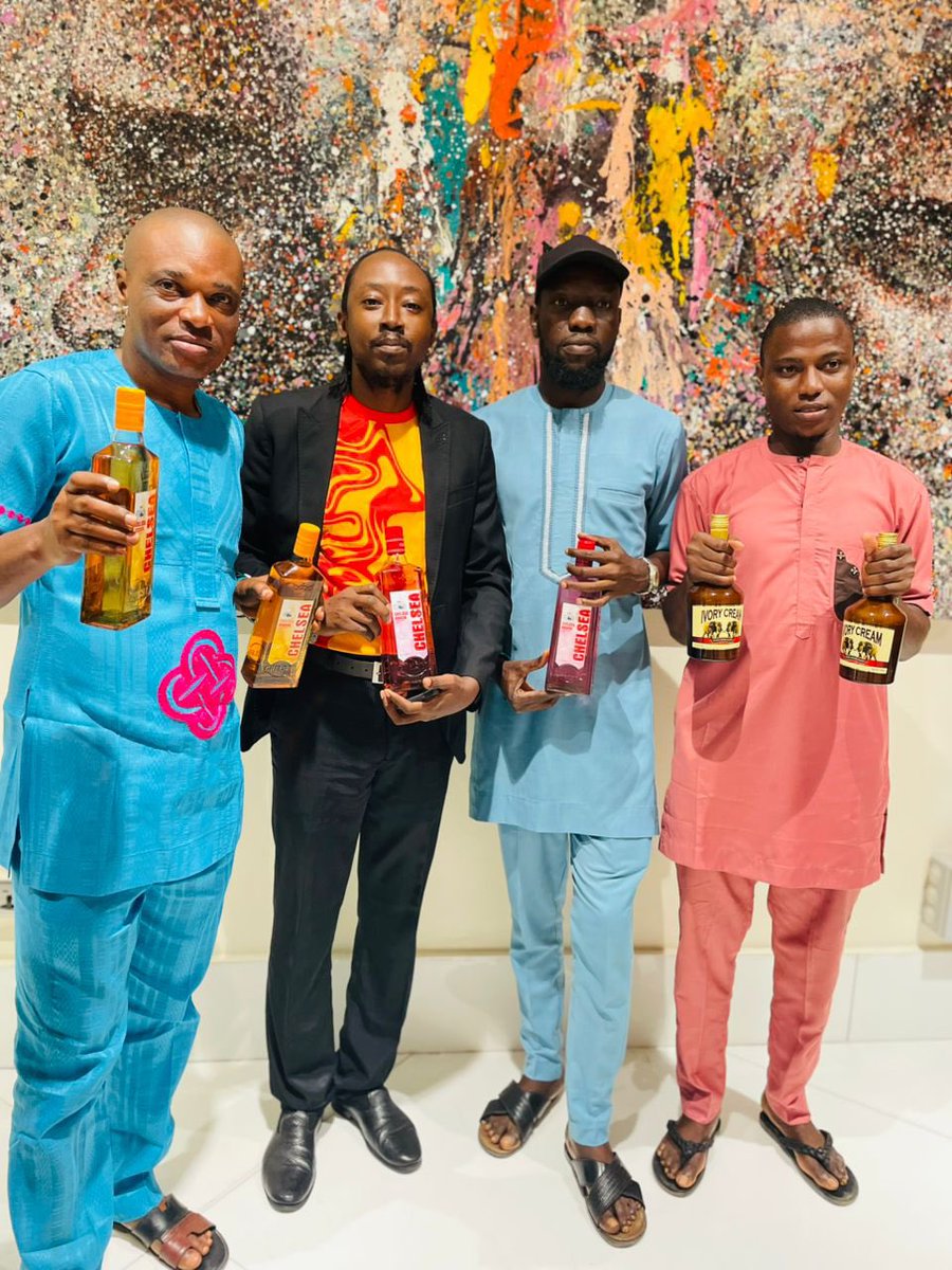 Osas_ThePlug's tweet photo. You can’t take a sip of this new @ChelseaDryGin without falling for it. I already know that the Strawberry flavor will be my favorite, but the Orange flavour also taste good. I might as well just go home with both 😄
#KingOfGin
#ChelseaStrawberryFlavour https://t.co/vttmmv6aI0