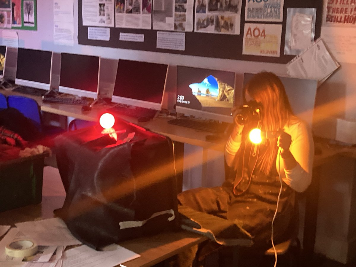 Dempsey_art's tweet image. Students experimenting with colour, light and composition for their art mock on the theme of Vanitas X Macbeth. Loving the commitment @KelmscottSchool