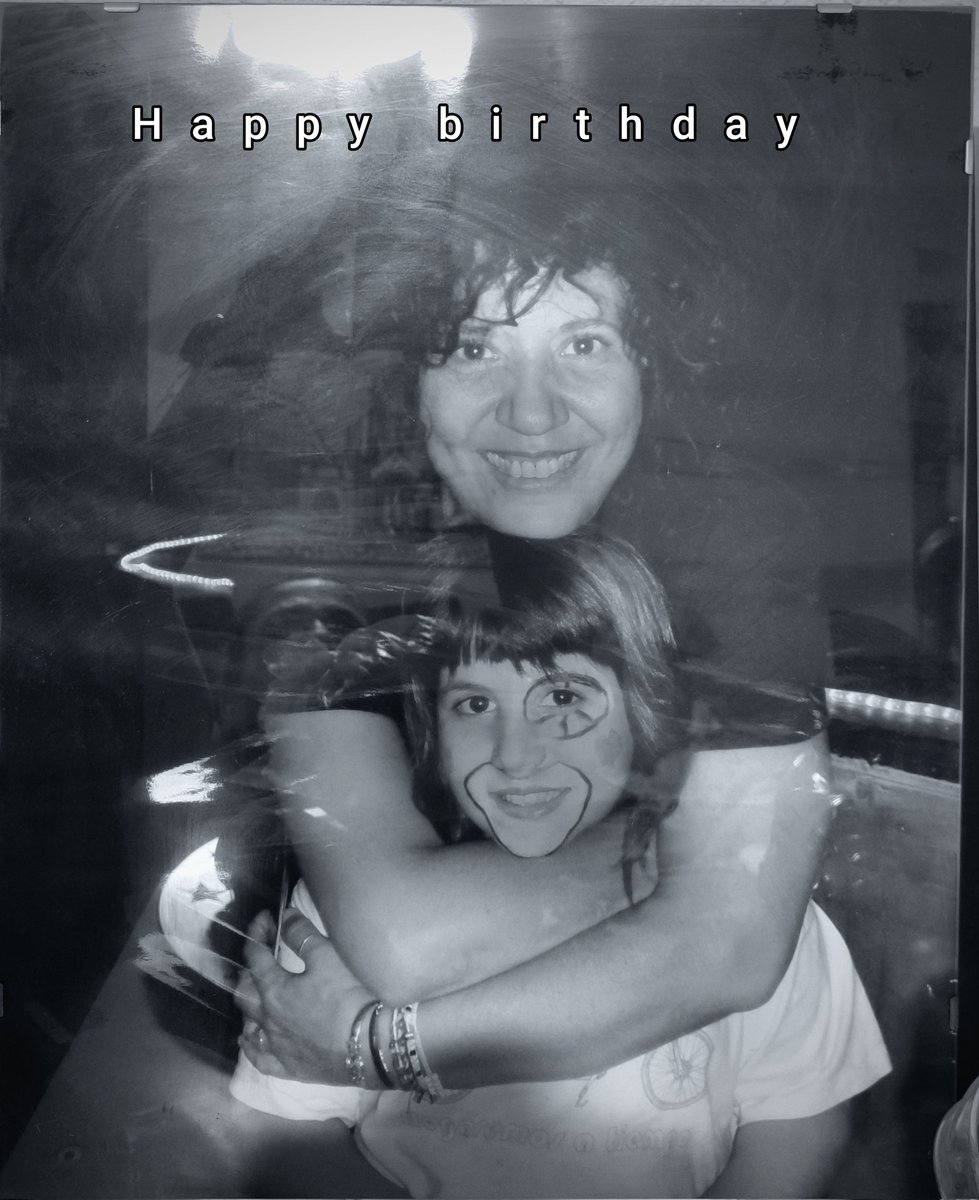 Unaguay's tweet photo. Feliz cumpleaños a la mejor!! @RosanaOficial  
Te queremos!!! Y a ver si arreglas el insta que no se te puede decir ná!! 🤭🤣🥰😘😘😘🎉🎉🎉🥳🥳🍰🍰🍰 https://t.co/Yri7vghdkF