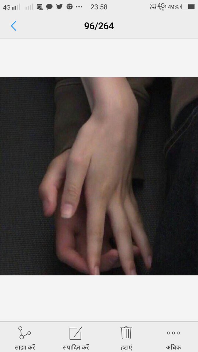 तेरे प्यार की तमन्ना..
गम-ए-जिंदगी के साये..
हैं तेज आँधियाँ पर..
ये चिराग बुझ ना पाए...🙌❤