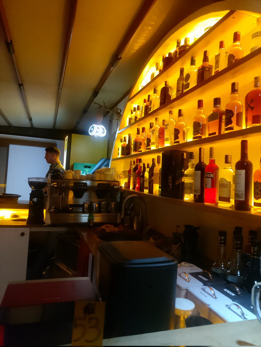 Bazı duygularin ne  adı ne  tarifi vardır.
Sadece hissedersiniz.
Sevinç gibi 
Mutluluk Gibi