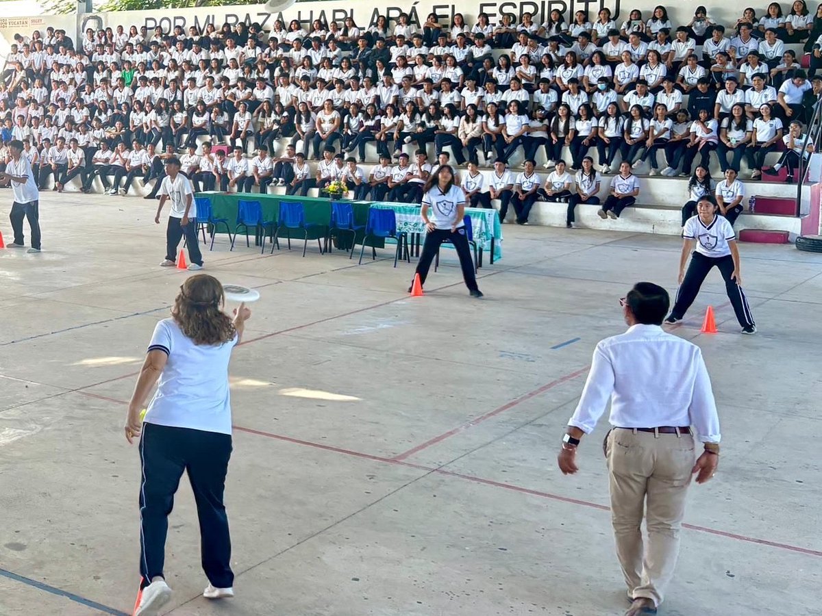 educacionyuc's tweet image. Seguimos promoviendo la disciplina Ultimate Frisbee en las secundarias, a través de nuestra Dirección de Educación Física y con el apoyo de la Asociación de Disco Volador del Estado de Yucatán.  En esta ocasión, llevamos el taller “Ultimate #Frisbee en mi Secundaria”... (1/2)