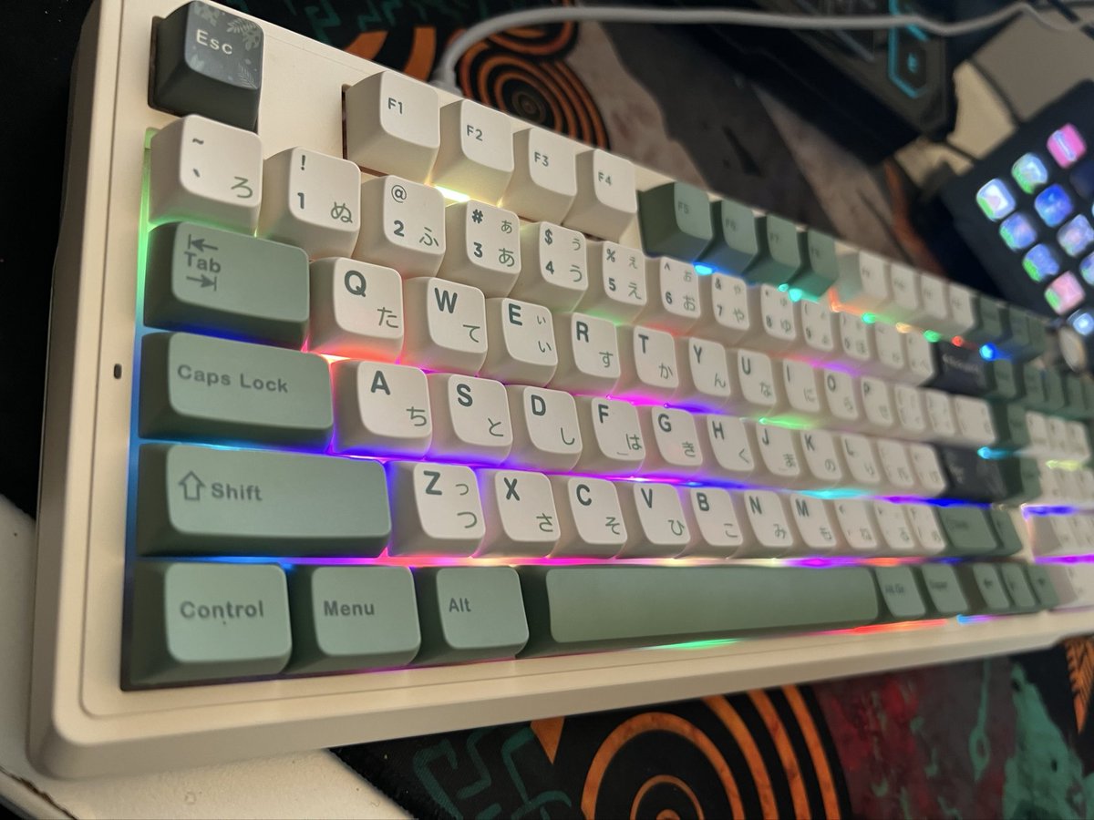 Finally got one of those cool keyboards with cream switches! Also the brand is Solakaka which is fun to say. 🤣
Thanks for all of the bday wishes, I really appreciate it! 🙂
