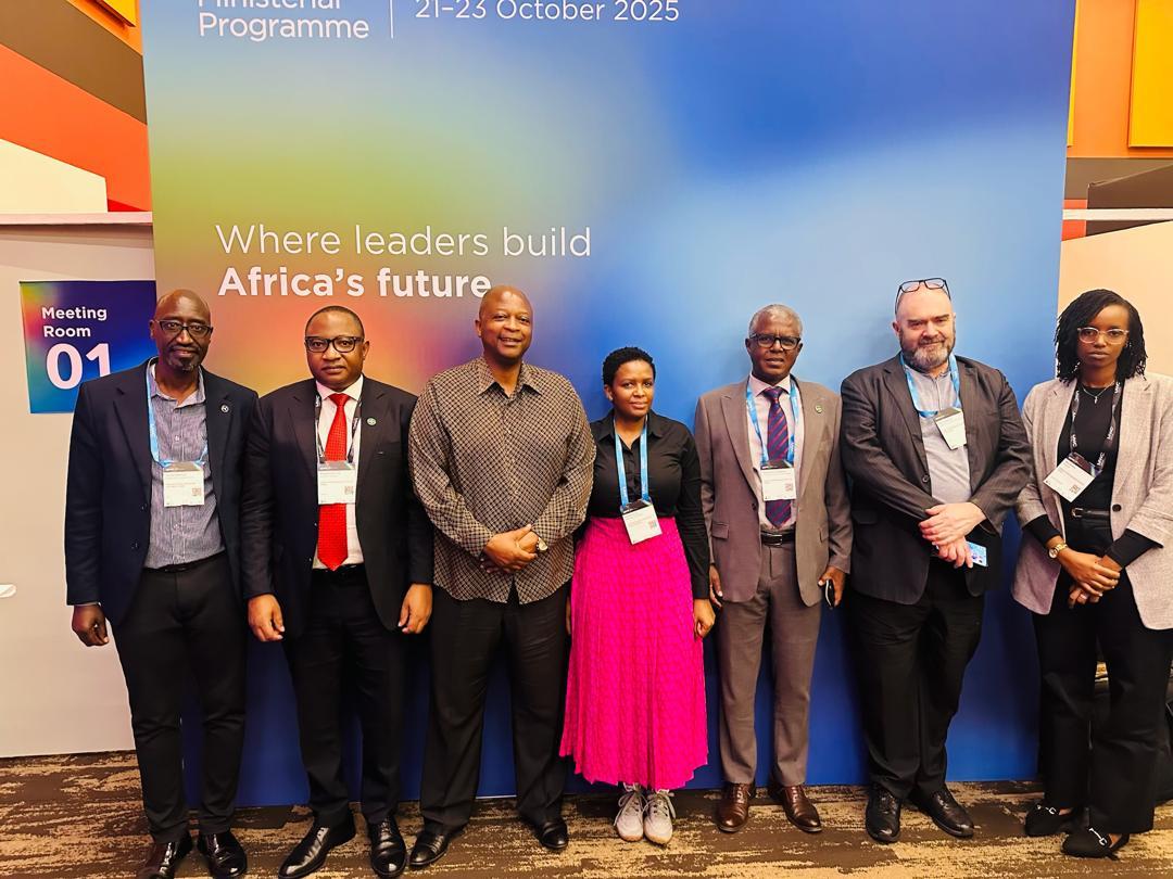 RURA_RWANDA's tweet image. On the sidelines of the #MWC, RURA’s DG met with delegations from the Independent Communications Authority of South Africa(ICASA) and the Uganda Communications Commission ( UCC) to discuss ICT regulation,telecom growth,and sharing best practices in digital transformation #MWC2025