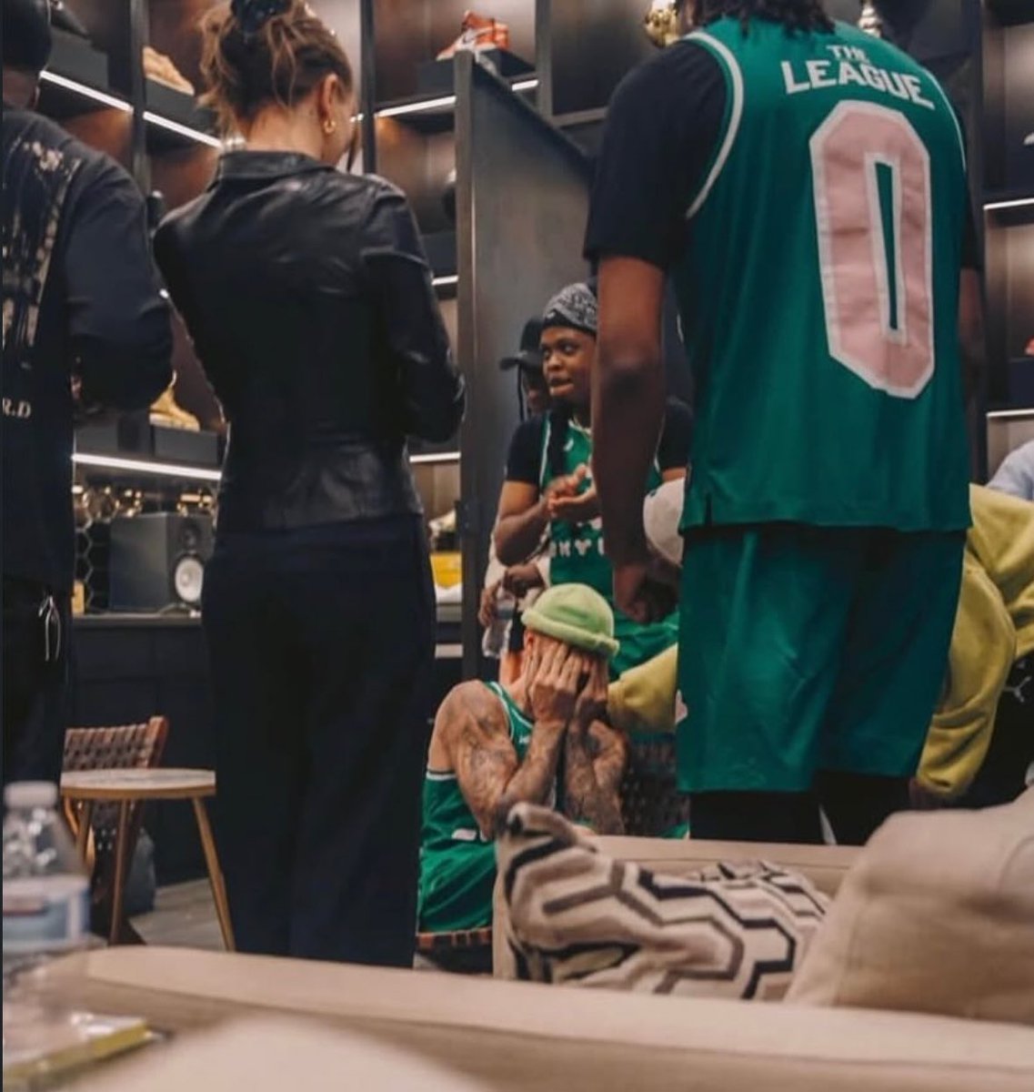 luvshelo's tweet image. I need this to be my husband reaction when he sees me too, even though we live together, been married for 7 years and have a child together😭