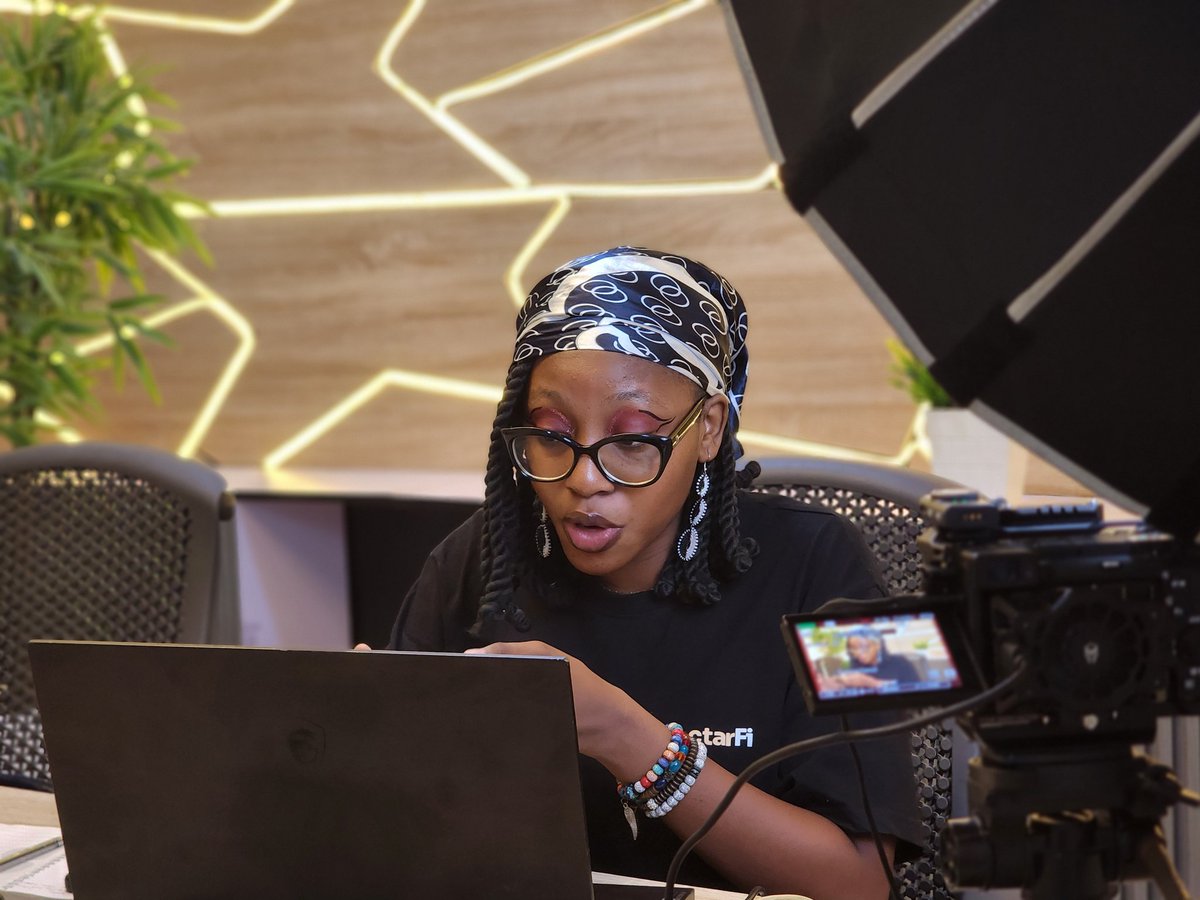 Goddesswriter1's tweet image. Just finished Day 1 of Girls Code: Prompting with @Replit and the vibes? Immaculate ✨
We talked about Prompt structure and how it affects the output of your app.
And since we do not just talk here, we practiced using a simple prompt versus my prompt guide.
Guess what's for…