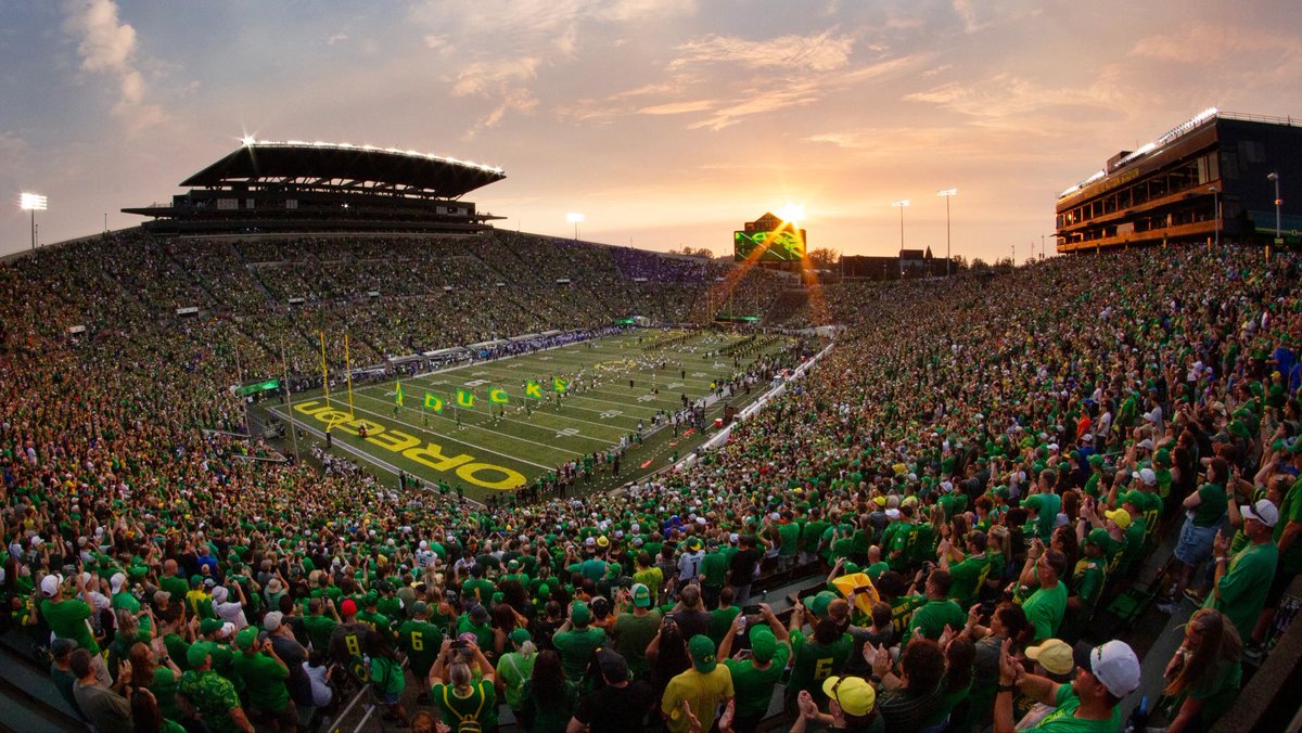 Blessed to receive an offer to The University of Oregon!!! 🦆🟢⚫️
#SkoDucks #Oregon #BLESSED
<a href="/Coach_JSimpson/">Jason Simpson</a> <a href="/ty_simpson06/">Ty Simpson</a> <a href="/Rivals_HS/">Rivals High School</a> <a href="/On3sports/">On3</a> <a href="/QBC_Nashville/">QB Country Nashville</a> <a href="/QBCountry/">QB Country</a> <a href="/WV_Chargers_FB/">Westview Chargers Football</a> <a href="/TNSelect7V7/">TN Select Sports 7V7</a>
