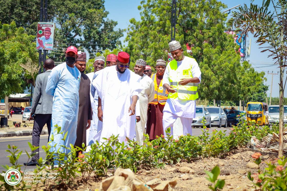 DahirMHashim's tweet image. Following some complaints presented to us, today we carried out an on-the-spot inspection of some of the areas where we are beautifying roads with trees. During the visit, we assessed their current condition and established appropriate measures to ensure their proper health and…