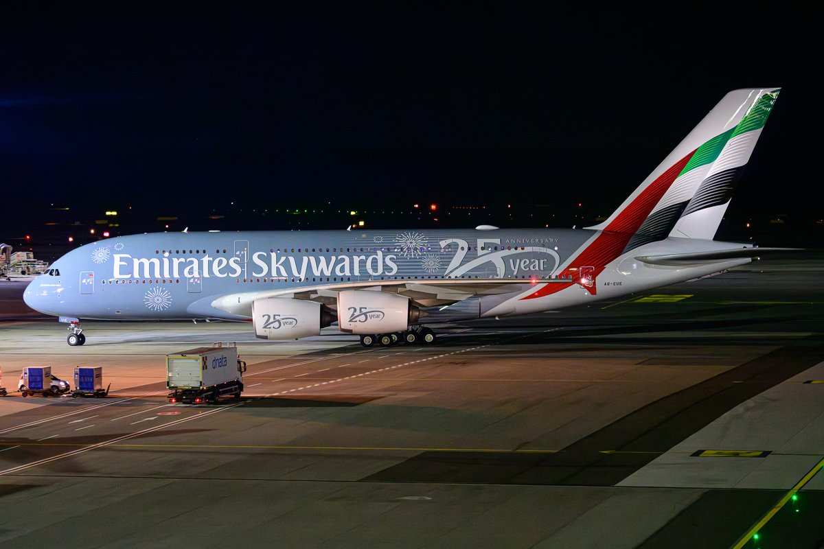 Emirates' latest special livery celebrating 25 years of Skywards was spotted today at Milan Malpensa (MXP). 🛬

📸: Lorenzo Giacobbo/Airways
