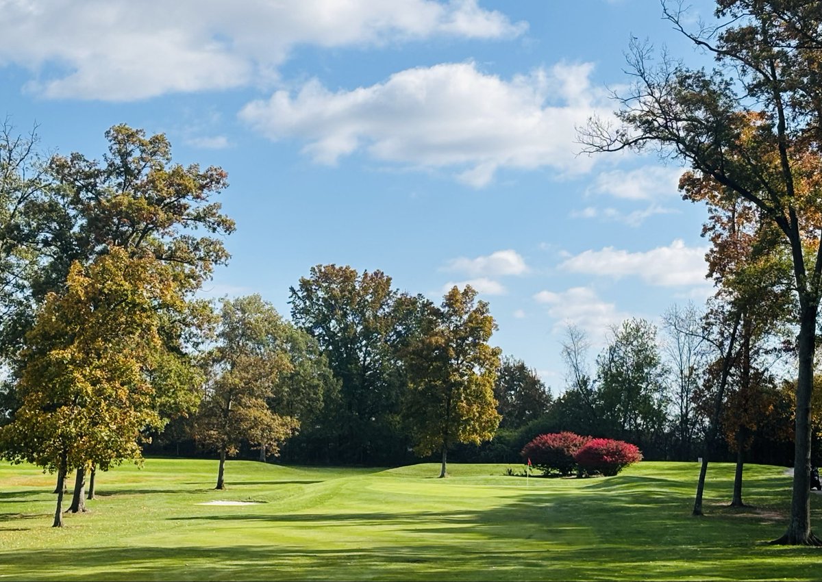 doctor_bigs's tweet photo. Fall golf rarely disappoints. #golfwinsagain #fallgolf https://t.co/HhI1Q4rjOi