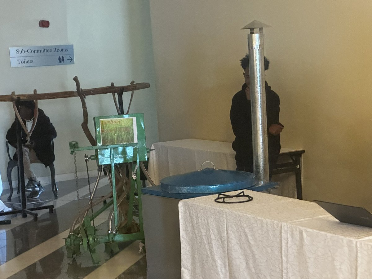 4AfricanVision's tweet image. The innovative spirit of 🇪🇷's youth was on full display this UN Day. Their projects are a testament to a deep-seated culture of determined resolve a generations old legacy of transforming challenges into opportunities through sheer will and homegrown ingenuity. #Eritrea #UNDay
