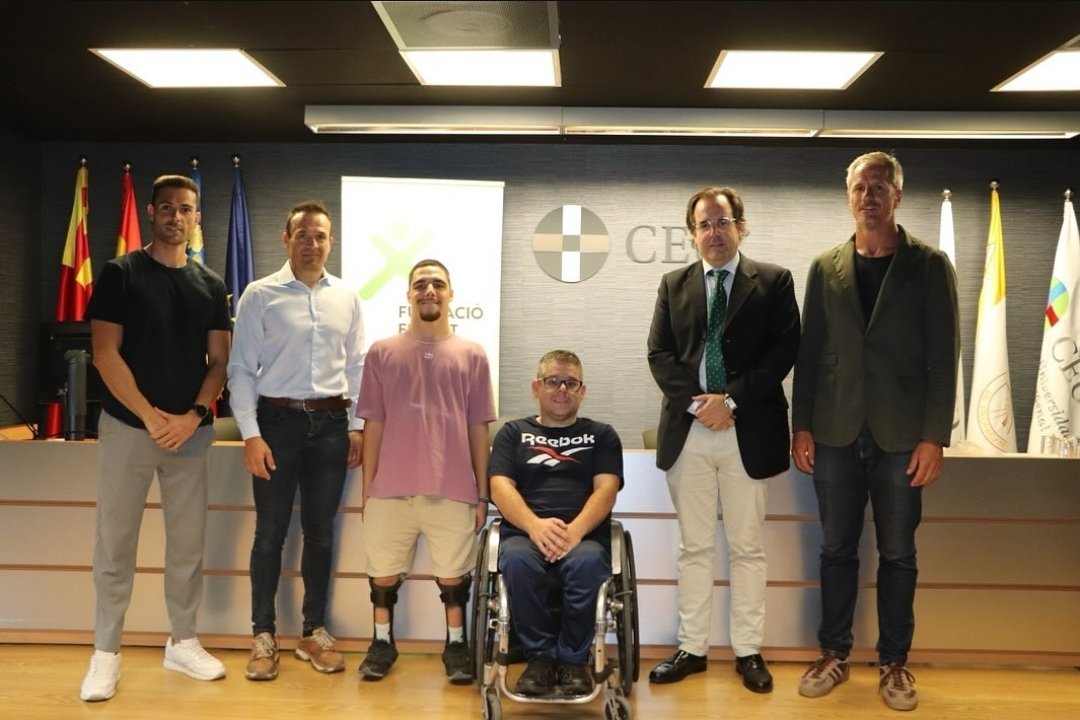 Buenos acuerdos de...
COLABORACION
🏀♿️🌴‼️
#SomosDePrimera
#Baloncesto 
#Wheelchair

<a href="/BsrEspana/">BSREspaña</a>
<a href="/Fundacion_ONCE/">Fundación ONCE</a>
<a href="/dxtadaptado/">dxtadaptado.com</a>
NOTICIA ✍️
👇
facebook.com/share/p/1ZiXAQ…