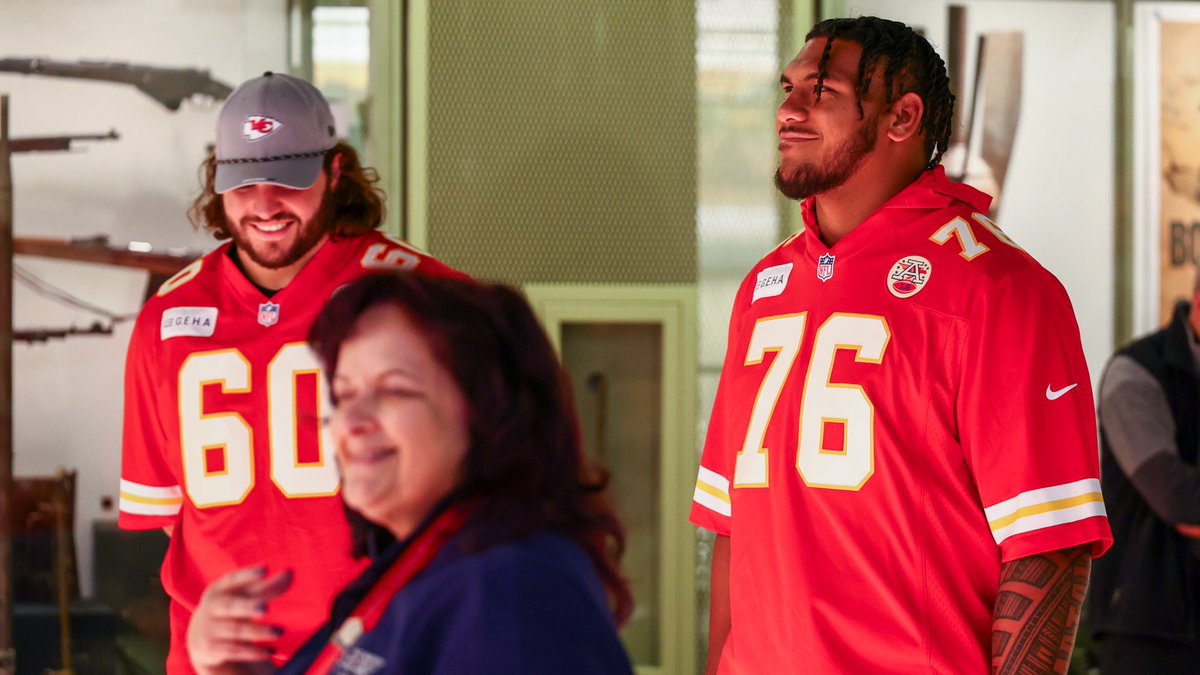 Alongside Chiefs players and Ambassadors, we hosted the Lee's Summit West High School girls flag football team and local veterans for a visit to the National WWI Museum & Memorial! ❤️🇺🇸