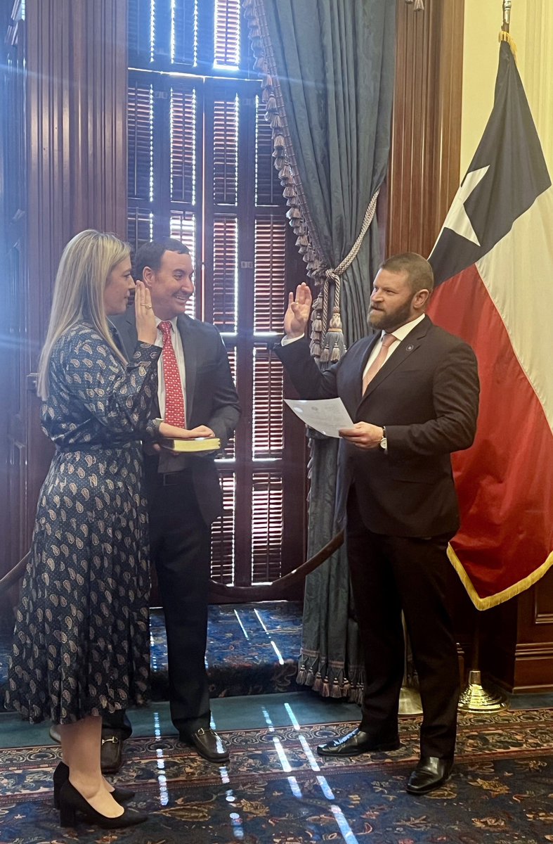 Morgan Johnson Sworn in as Commissioner of the Public Utility Commission of Texas. Read more: ow.ly/uOXk50XhN1t #txlege #txenergy